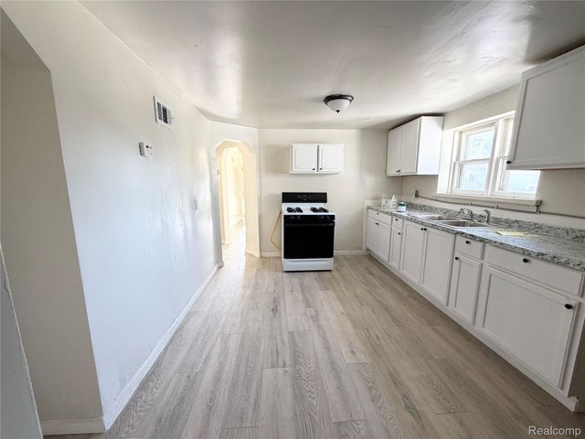 20730 Montrose Avenue, Warren, MI 48089