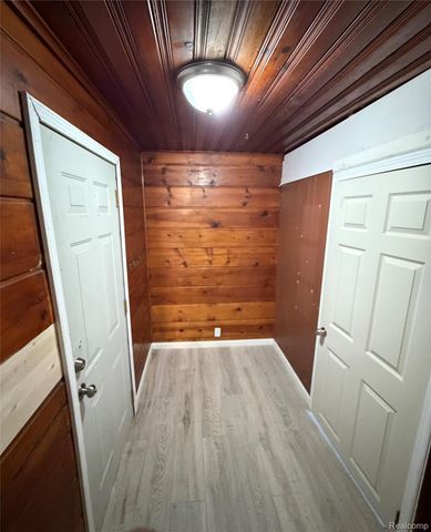 20730 Montrose Avenue, Warren, MI 48089
