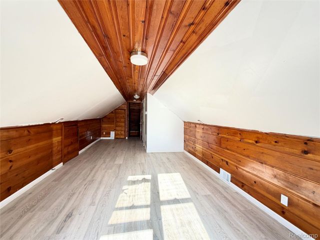 20730 Montrose Avenue, Warren, MI 48089