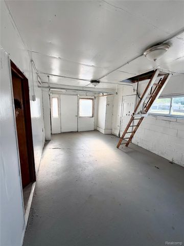 20730 Montrose Avenue, Warren, MI 48089