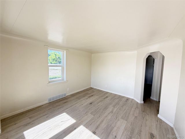 20730 Montrose Avenue, Warren, MI 48089