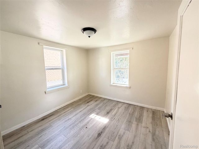 20730 Montrose Avenue, Warren, MI 48089