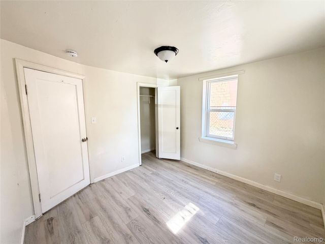 20730 Montrose Avenue, Warren, MI 48089
