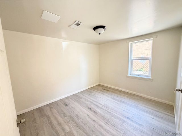20730 Montrose Avenue, Warren, MI 48089