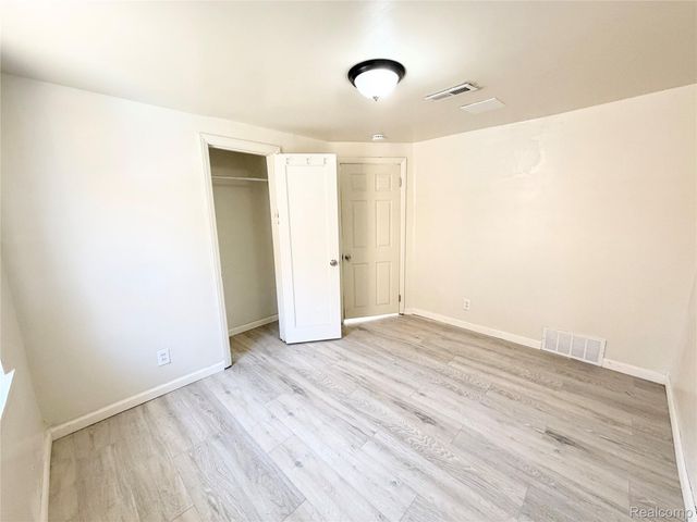 20730 Montrose Avenue, Warren, MI 48089