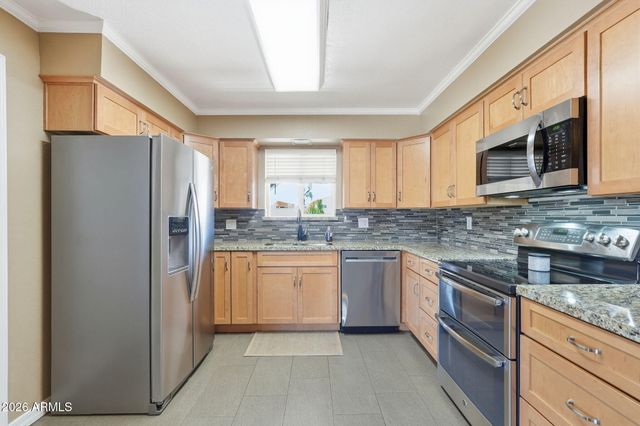 102 W HACKAMORE Avenue, Gilbert, AZ 85233