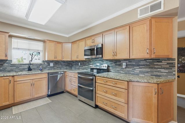 102 W HACKAMORE Avenue, Gilbert, AZ 85233