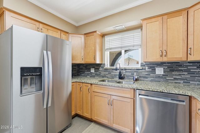 102 W HACKAMORE Avenue, Gilbert, AZ 85233