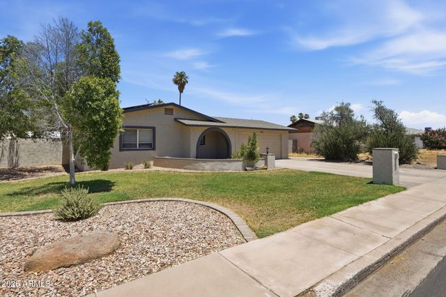 102 W HACKAMORE Avenue, Gilbert, AZ 85233