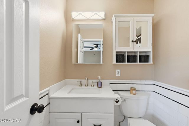 102 W HACKAMORE Avenue, Gilbert, AZ 85233