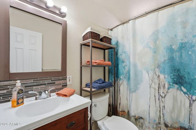 102 W HACKAMORE Avenue, Gilbert, AZ 85233