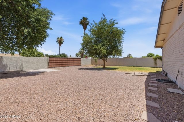 102 W HACKAMORE Avenue, Gilbert, AZ 85233