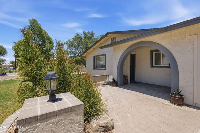 102 W HACKAMORE Avenue, Gilbert, AZ 85233