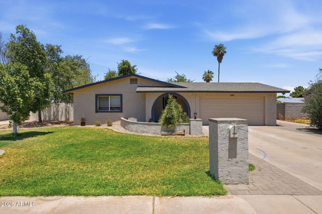 102 W HACKAMORE Avenue, Gilbert, AZ 85233