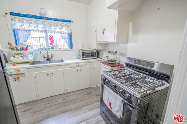 525 N Kenmore Avenue, Los Angeles, CA 90004