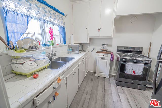 525 N Kenmore Avenue, Los Angeles, CA 90004