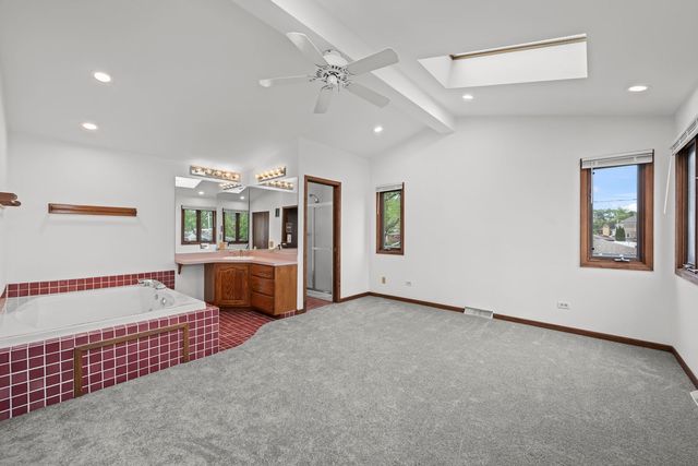 10505 S Kilbourn Avenue, Oak Lawn, IL 60453