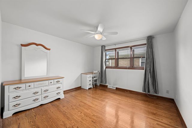 10505 S Kilbourn Avenue, Oak Lawn, IL 60453