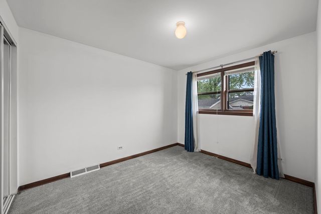 10505 S Kilbourn Avenue, Oak Lawn, IL 60453