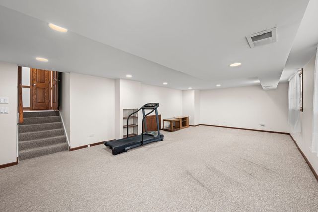10505 S Kilbourn Avenue, Oak Lawn, IL 60453