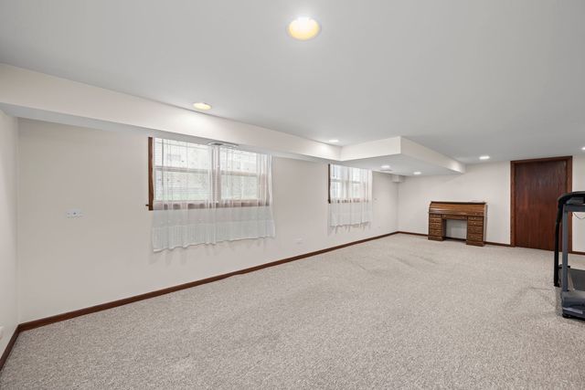 10505 S Kilbourn Avenue, Oak Lawn, IL 60453
