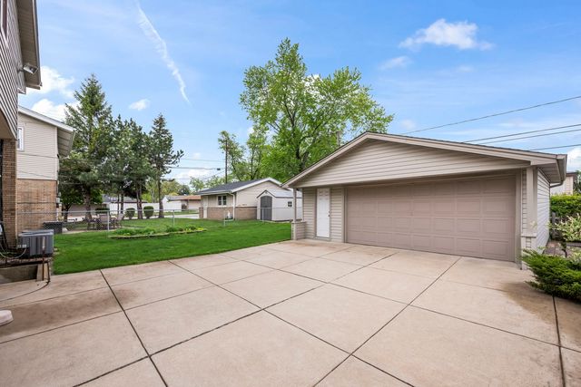 10505 S Kilbourn Avenue, Oak Lawn, IL 60453