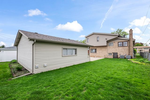 10505 S Kilbourn Avenue, Oak Lawn, IL 60453