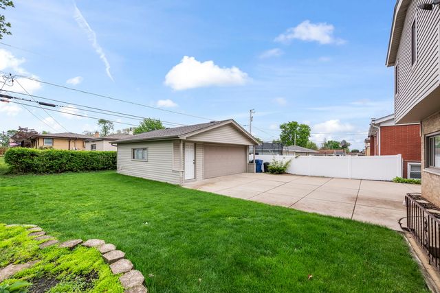 10505 S Kilbourn Avenue, Oak Lawn, IL 60453