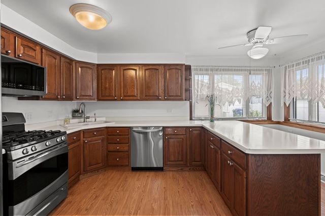 10505 S Kilbourn Avenue, Oak Lawn, IL 60453