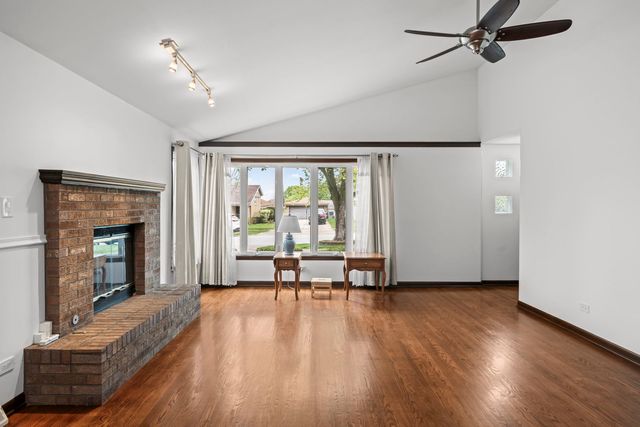 10505 S Kilbourn Avenue, Oak Lawn, IL 60453