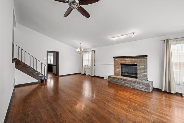 10505 S Kilbourn Avenue, Oak Lawn, IL 60453