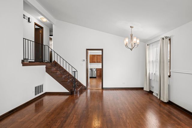 10505 S Kilbourn Avenue, Oak Lawn, IL 60453