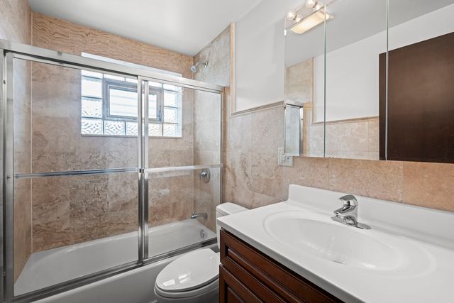 10505 S Kilbourn Avenue, Oak Lawn, IL 60453