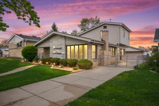 10505 S Kilbourn Avenue, Oak Lawn, IL 60453