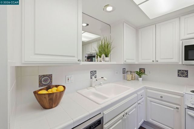 1601 Canyonwood Ct 2, Walnut Creek, CA 94595