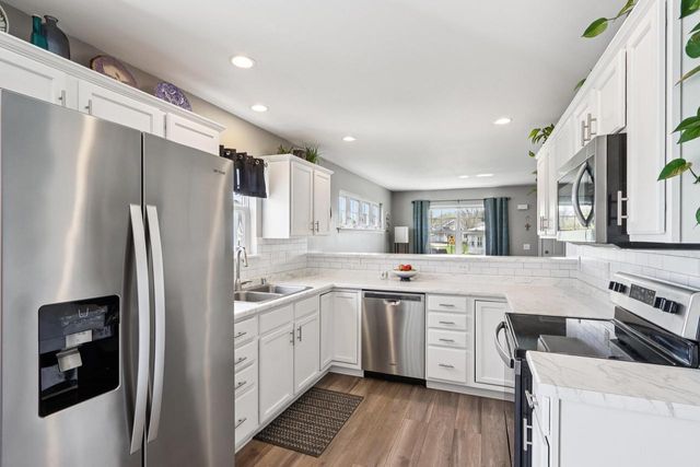 1238 Lombardi WAY, Waukesha, WI 53186