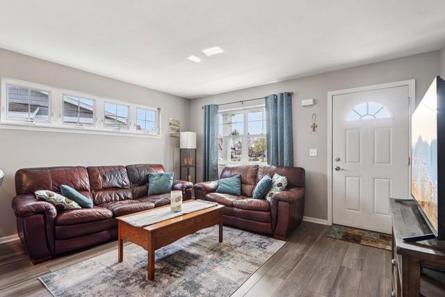 1238 Lombardi WAY, Waukesha, WI 53186