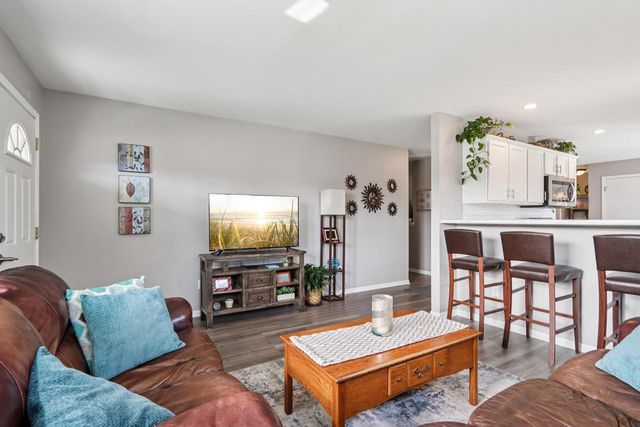 1238 Lombardi WAY, Waukesha, WI 53186
