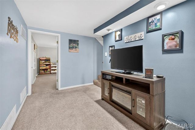 18 Roland Lane, St Peters, MO 63376