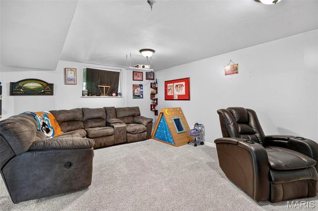18 Roland Lane, St Peters, MO 63376