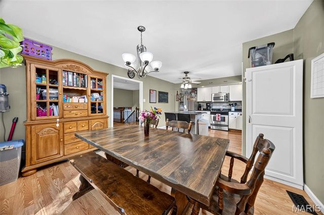 18 Roland Lane, St Peters, MO 63376