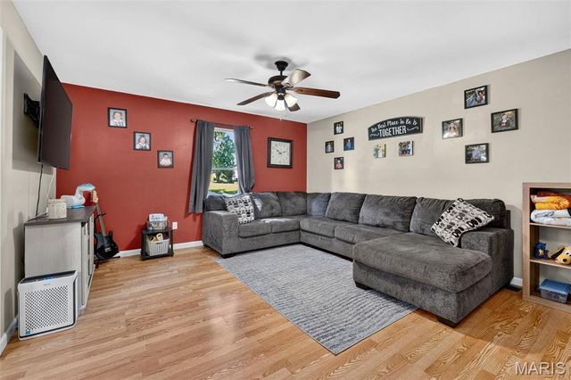 18 Roland Lane, St Peters, MO 63376