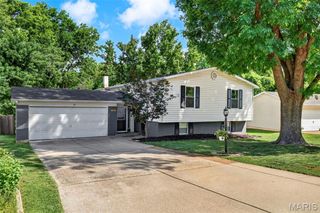 18 Roland Lane, St Peters, MO 63376