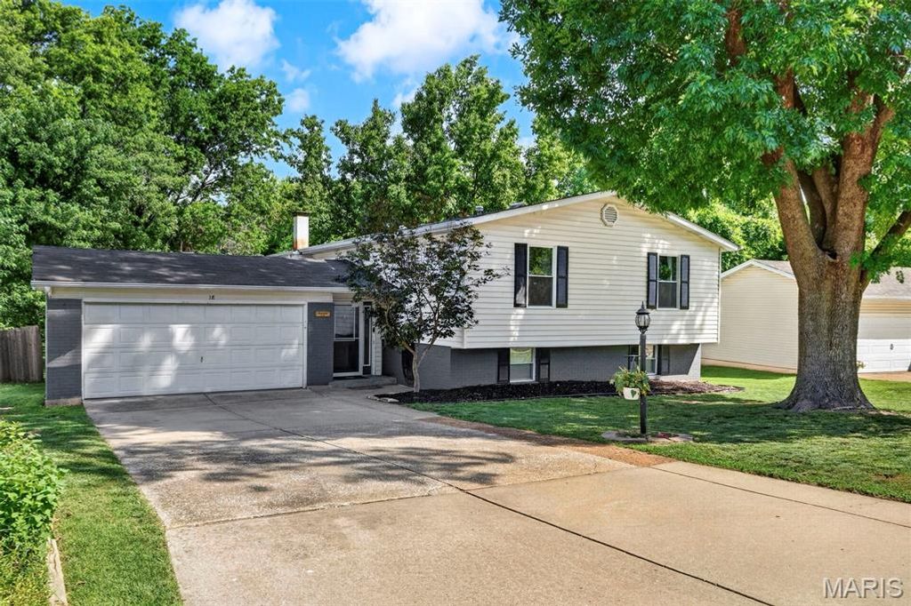 18 Roland Lane, St Peters, MO 63376