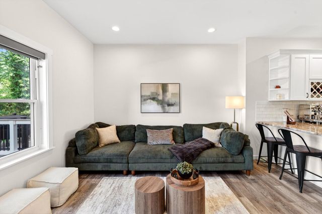 3915 ROLAND AVE, Baltimore, MD 21211