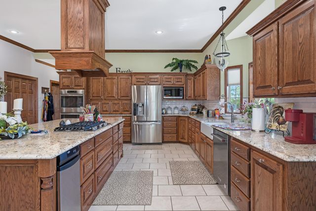 1906 Highway 86, Friona, TX 79035