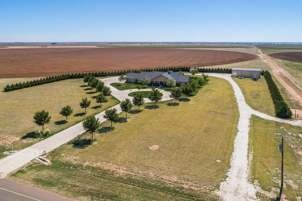 1906 Highway 86, Friona, TX 79035