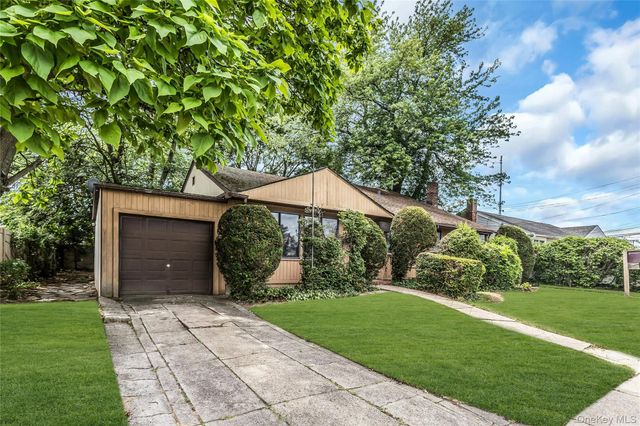 828 N Fletcher Avenue, Valley Stream, NY 11580
