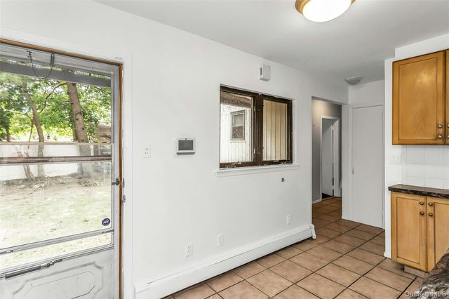 828 N Fletcher Avenue, Valley Stream, NY 11580