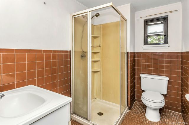 828 N Fletcher Avenue, Valley Stream, NY 11580